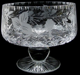 Straight-Sided-Footed-Crystal-Bowl-Grapevine