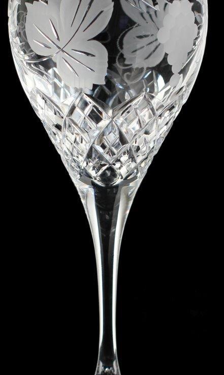 Acquire the taste of your favourite wine with crystal wine glasses