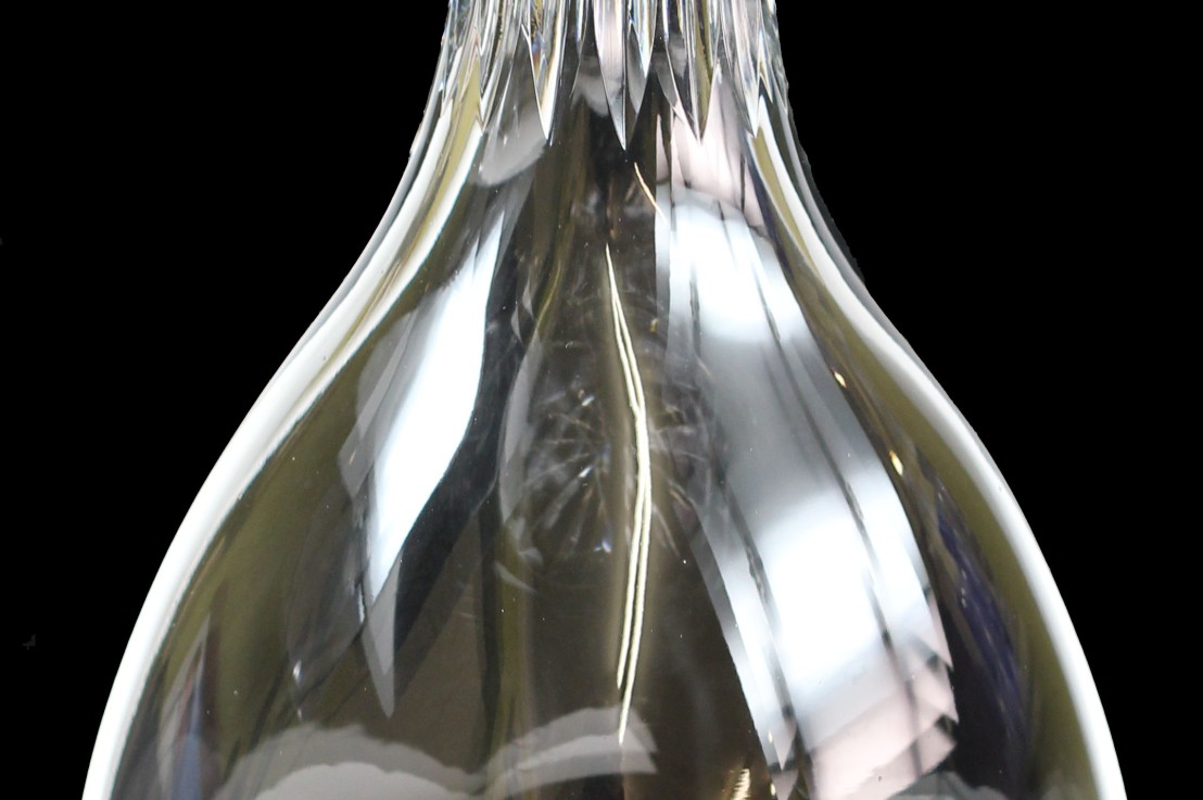 Use crystal glass decanters to relish the pure taste of your liquors